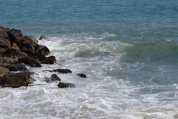 Fototapeta na wymiar Камни у моря