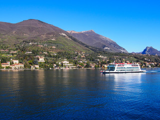 Fototapeta na wymiar Boat trip on Lake Garda