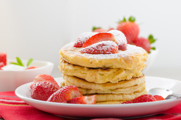 Fluffy pancakes with strawberries
