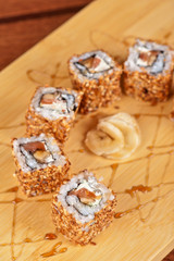Obraz na płótnie Canvas sesame sushi rolls