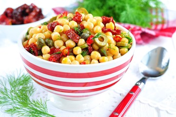 vegetarian salad with chickpeas, dried tomatoes, capers and dill