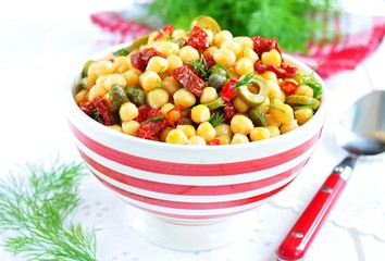 vegetarian salad with chickpeas, dried tomatoes, capers and dill