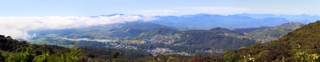 Fototapeta na wymiar panorama with Nuwara Eliya and mountains around