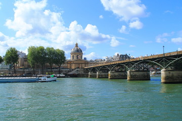 Fototapeta na wymiar Pont des Arts à Paris, France