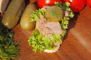 Baguette, Thunfischfilet, Salat, Gemüse
