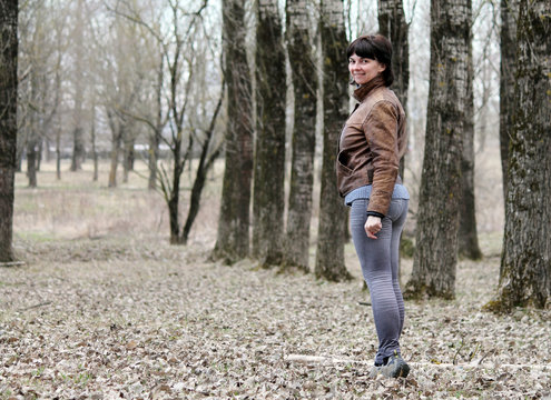 женщина на аллеи
