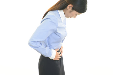 腹痛を訴える女性