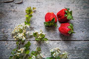 Strawberries with flowers