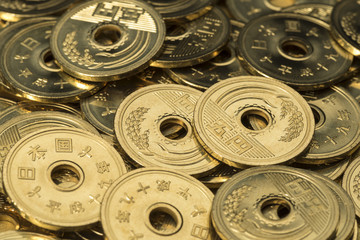 たくさんの5円硬貨