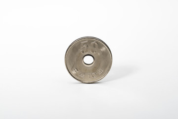 白背景に50円硬貨