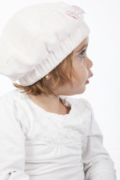 Rostro de ni&ntilde;a peque&ntilde;a con gorro