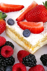 Dessert con frutti di bosco