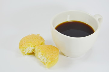 egg cake with cream filling and black coffee