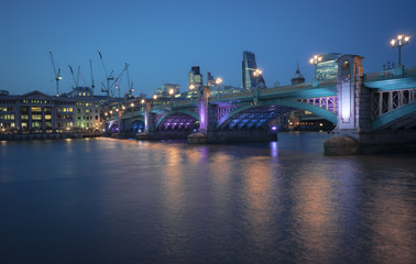 Fototapeta na wymiar Southwark bridge in purple