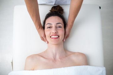 Obraz premium Physiotherapist doing neck massage