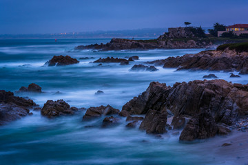 Fototapeta na wymiar Long exposure of rocks and waves in the Pacific Ocean at twiligh