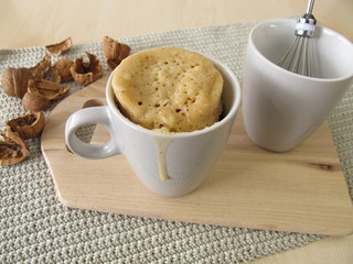 Mug Cake mit Walnüssen aus der Mikrowelle