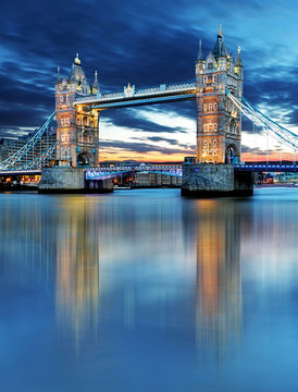Fototapeta Tower Bridge in London, UK, by night