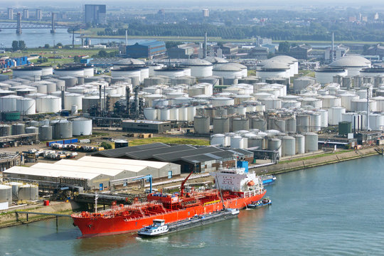 Oil tanker shipping terminal
