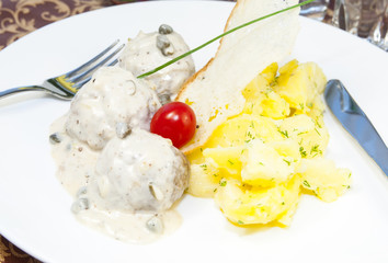 meatballs with potatoes on the table in a restaurant