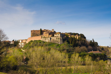 Fototapeta na wymiar Borgo medievale in Val d'Orcia - Toscana