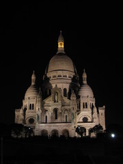 Night shooting of the Sacre Coeur Basilica.