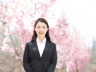 桜・ビジネスウーマン