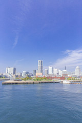 Fototapeta premium 横浜みなとみらい・ランドマークタワー周辺の水辺