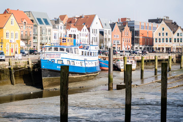 Husum Hafen bei Ebbe