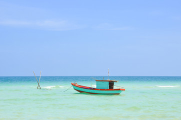 Fototapeta na wymiar Fishing boat onPhu Quoc sea
