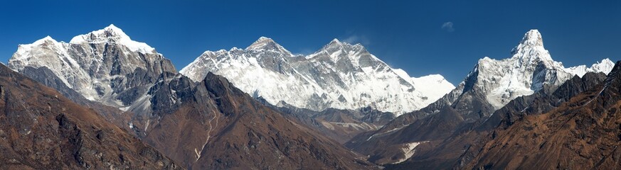 Fototapeta na wymiar Panoramic view of Mount Everest from Kongde