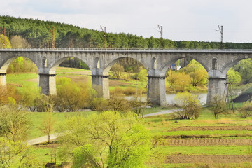 Fototapeta na wymiar Железнодорожный мост через реку