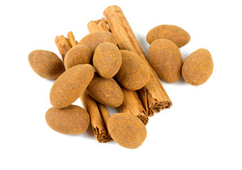 almonds in chocolate with cinnamon