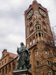 Torun - City Hall Tower and Nicolaus Copernicus Monument © Robert Baumann