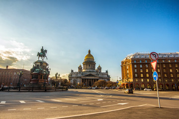 Исаакиевский собор. Астория. Памятник императору...