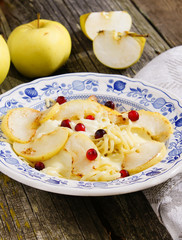 pasta with mozzarella cheese, apples and cranberries