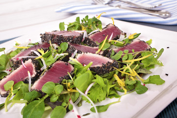 Seared tuna salad