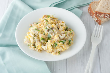 scrambled eggs with fresh herbs and red onion