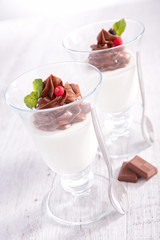 chocolate cream dessert