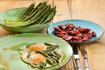 uova asparagi con pomodorini