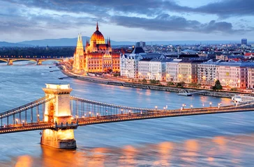 Fotobehang Boedapest Boedapest met kettingbrug en parlement, Hongarije