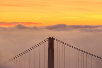 Obraz premium Low fog at Golden Gate Bridge San Francisco