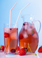 Fototapeta na wymiar Berry drink with ice