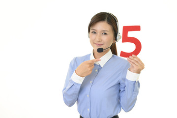 数字を持つ女性