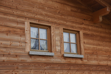 Obraz na płótnie Canvas finestre serramenti casa legno 