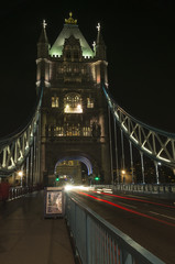 Fototapeta na wymiar tower bridge @ night