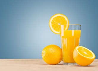 Naklejka premium Background. Fresh orange juice on wooden table over grunge