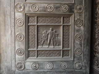 ロサンゼルス　シティーホール　扉のレリーフ