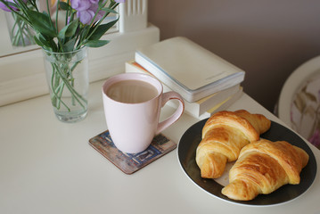 Кофе и круассаны