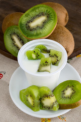 Fototapeta na wymiar yogurt with kiwi